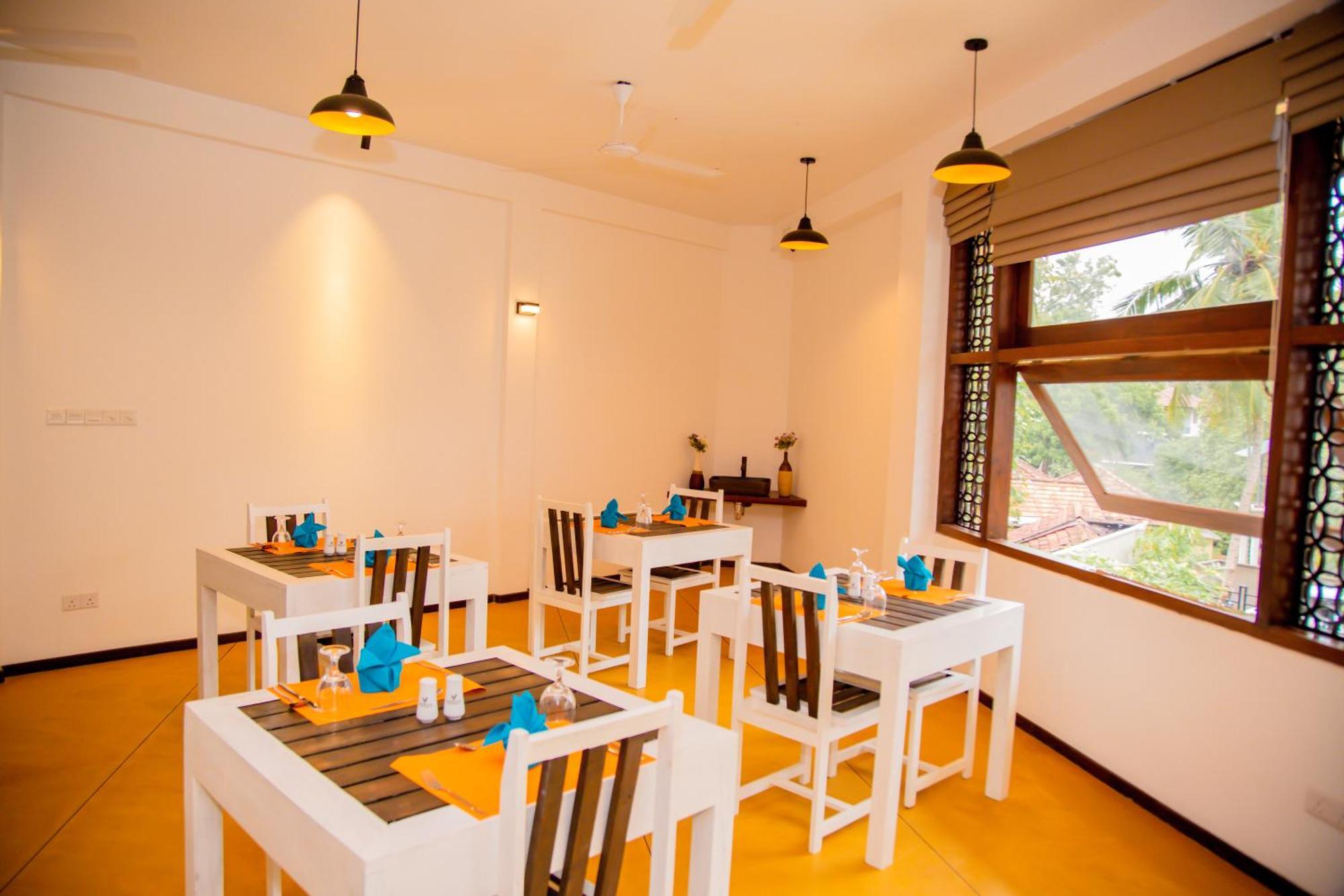 Hiriketiya Beach Hostels Dikwella Ngoại thất bức ảnh