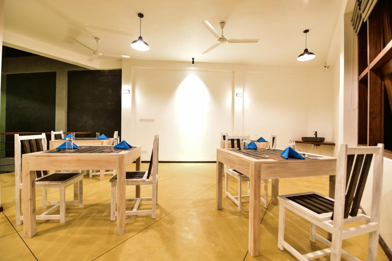 Hiriketiya Beach Hostels Dikwella Ngoại thất bức ảnh