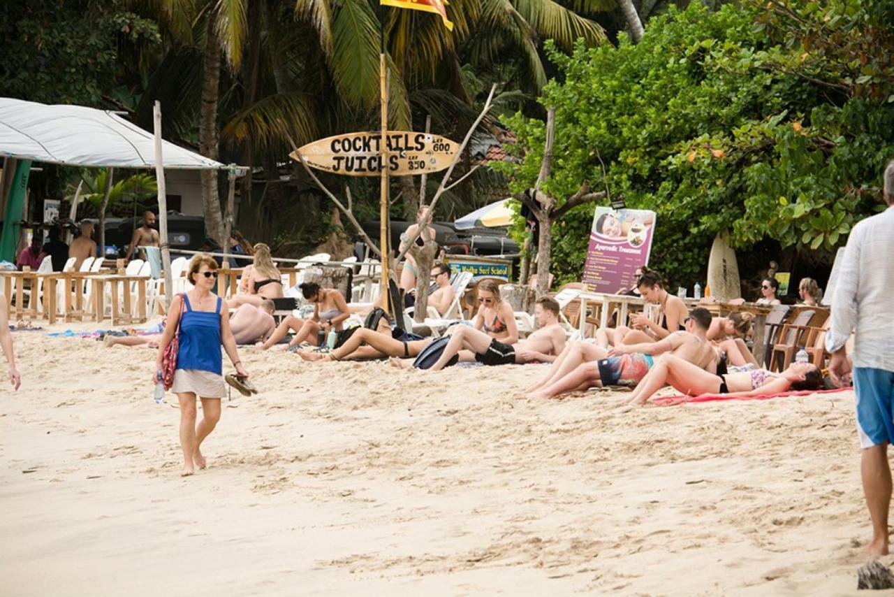 Hiriketiya Beach Hostels Dikwella Ngoại thất bức ảnh