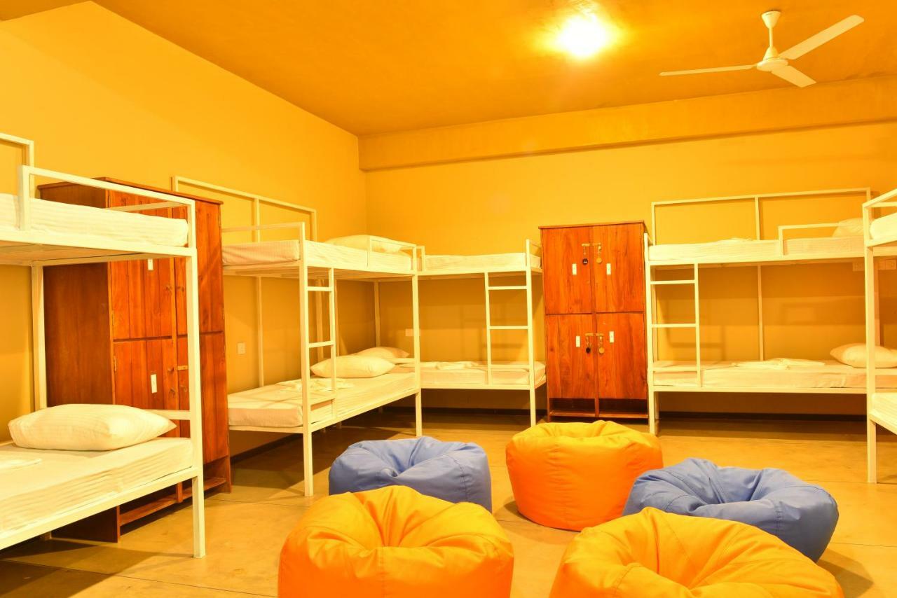 Hiriketiya Beach Hostels Dikwella Ngoại thất bức ảnh