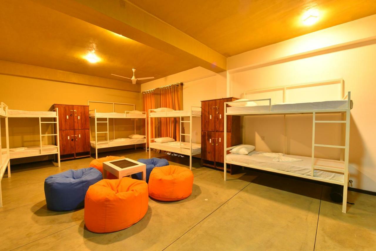 Hiriketiya Beach Hostels Dikwella Ngoại thất bức ảnh