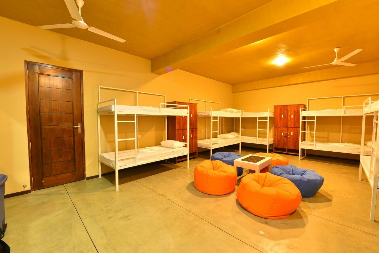 Hiriketiya Beach Hostels Dikwella Ngoại thất bức ảnh