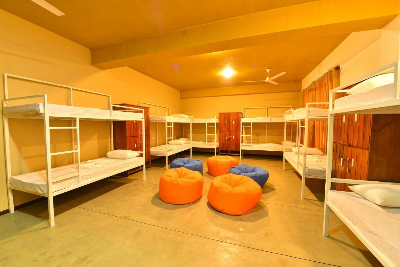 Hiriketiya Beach Hostels Dikwella Ngoại thất bức ảnh